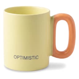 كوب سيراميك أصفر فاتح بيد برتقالي على شكل حلقة وكلمة 'OPTIMISTIC' مكتوبة عليه، معزول على خلفية بيضاء. - view 2