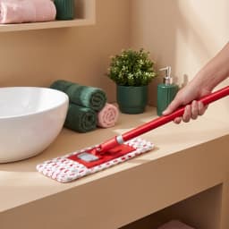 Red and white 40cm microfiber flat mop with a grey handle, shown in its packaging on a white background. - view 4