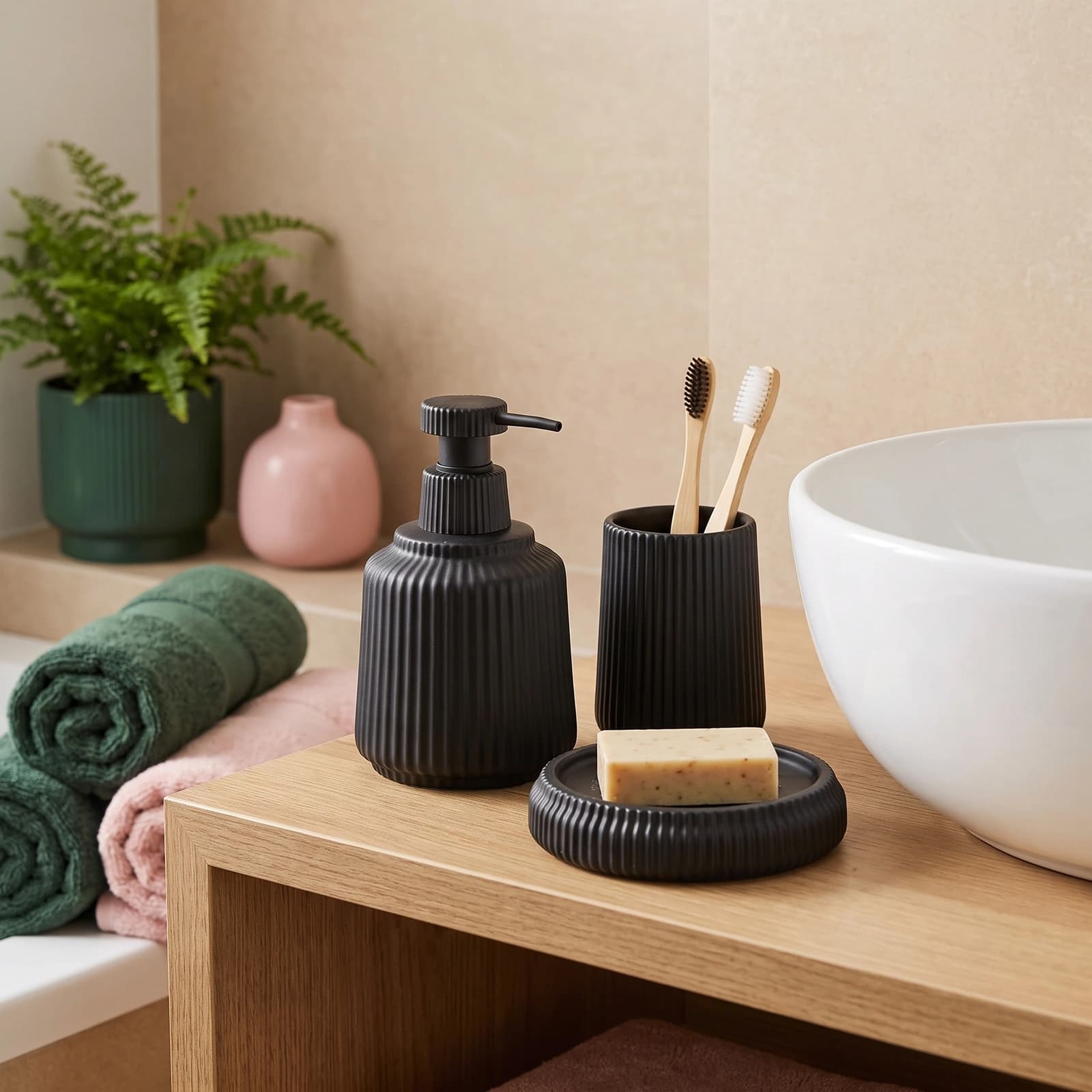 Black Ceramic 3-Piece Bathroom Accessory Set